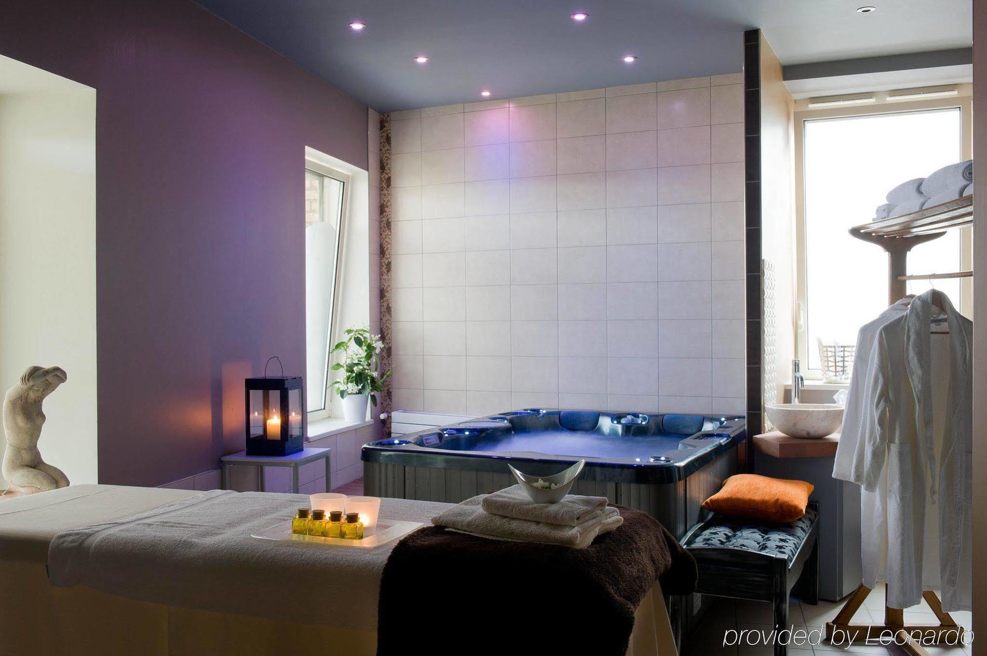 Viré Hotel Spa Frederic Carrion Et Sa Table Gastronomique מראה חיצוני תמונה